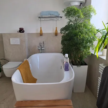 In Centre Πανσιόν 3*